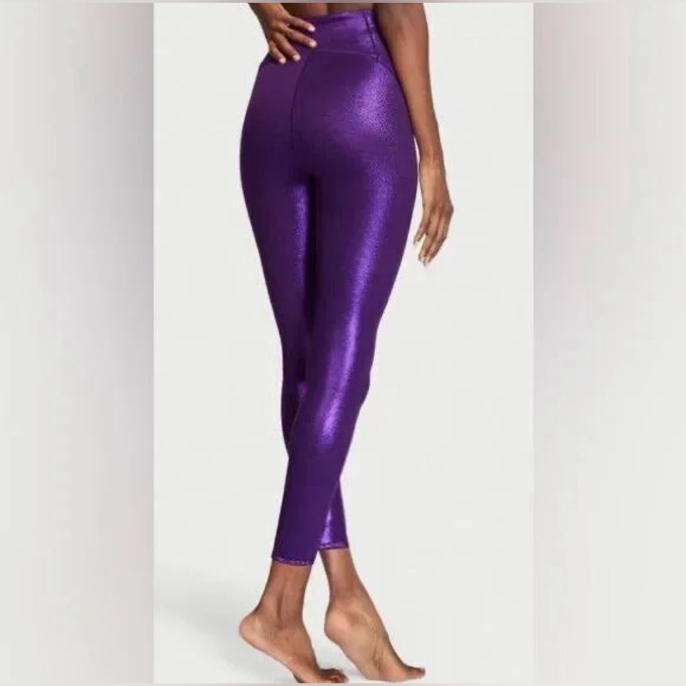 Beautiful Victoria’s Secret shiny purple leggings - Picture 7 of 8